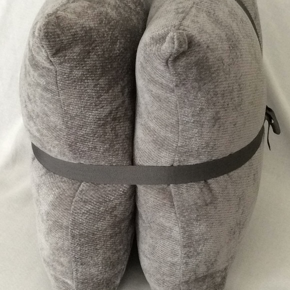 Set of 2 Decorative Throw Pillows - Picture 3 of 4